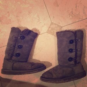 Gray uggs